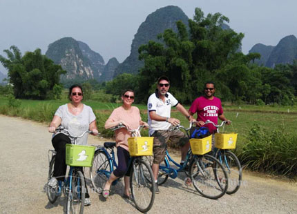 padaler dans la campagne à Yangshuo