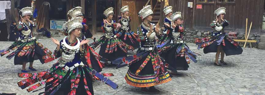 les Miao en custme pendant le festival au Guizhou