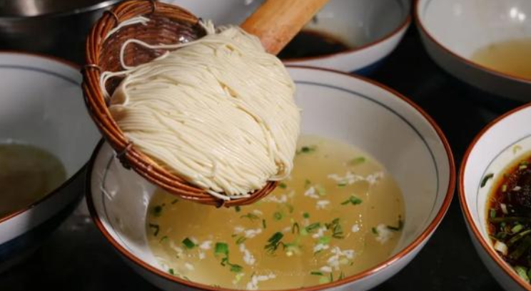 Fideos de carne del pueblo Fengzhen