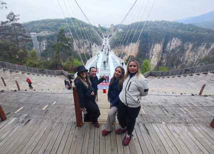 voyages avec le pont du verre à Zhangjajie