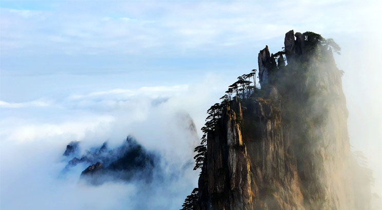 nuage dans la montagne jaune