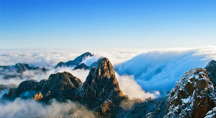 overlook on top of Mount Huangshan