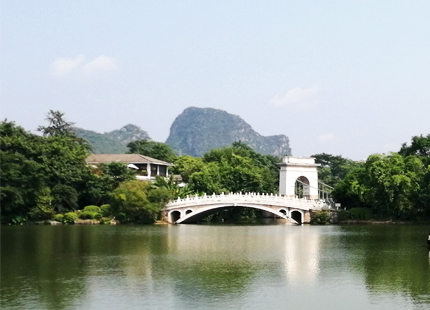 Ronghu Lakes