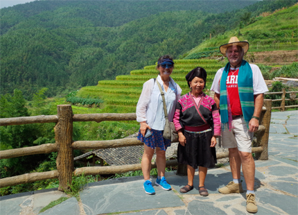 voyageurs dans les rizières en terrasse de Longji