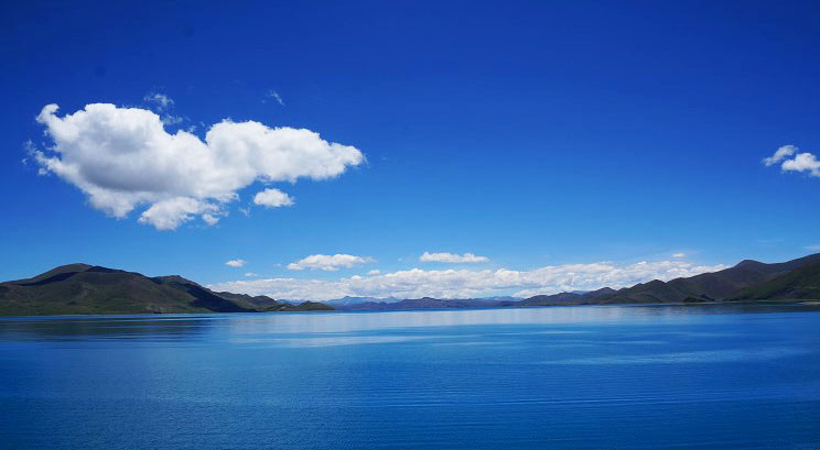 Yamdrok Lake 