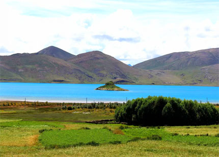 Yamdrok Lake