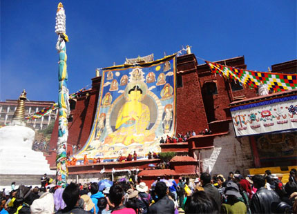 Drepung Monastery show the buddha