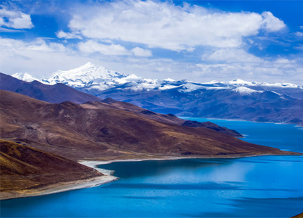 Yamdrok Lake 