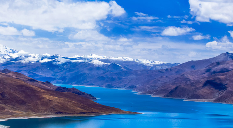 Yamdrok Lake 