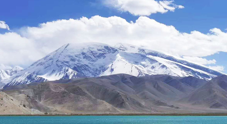 Karakul Lake