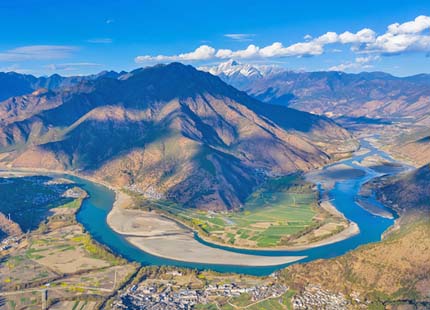  First bend of Yangtze River