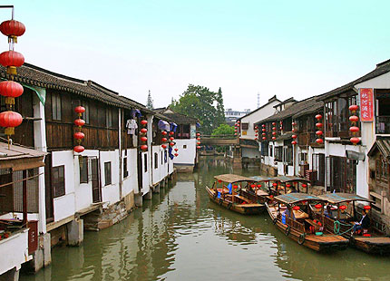 cruising on Zhujiajiao Water Town