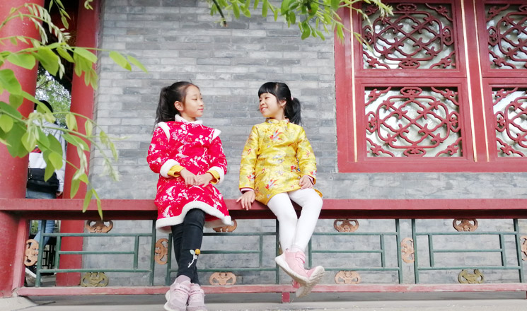 Kids at Prince Gong Mansion