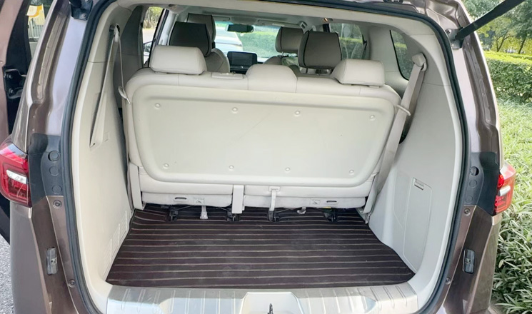 Buick GL8-Trunk