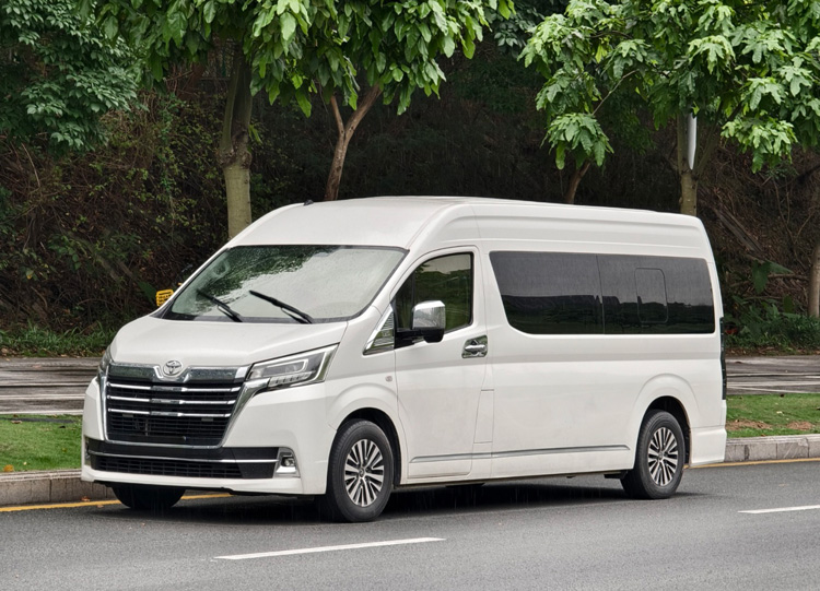 9-seater Toyota Sarfa