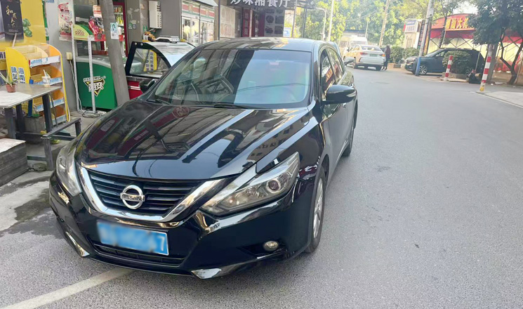 5-seater Nissan Teana