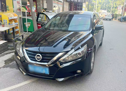 5-seater Nissan Teana